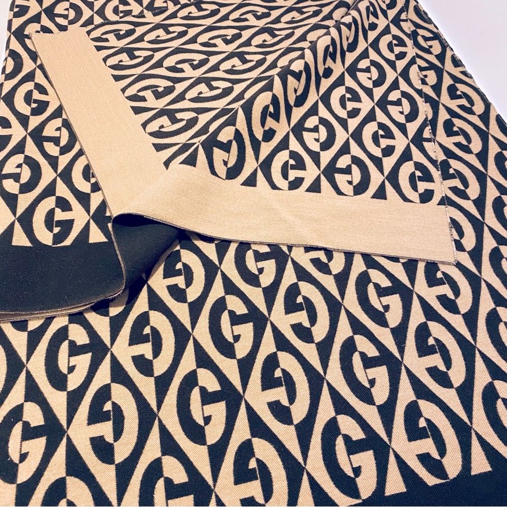 GUCCI GG RHOMBUS PONCHO. - Picture 7 of 11